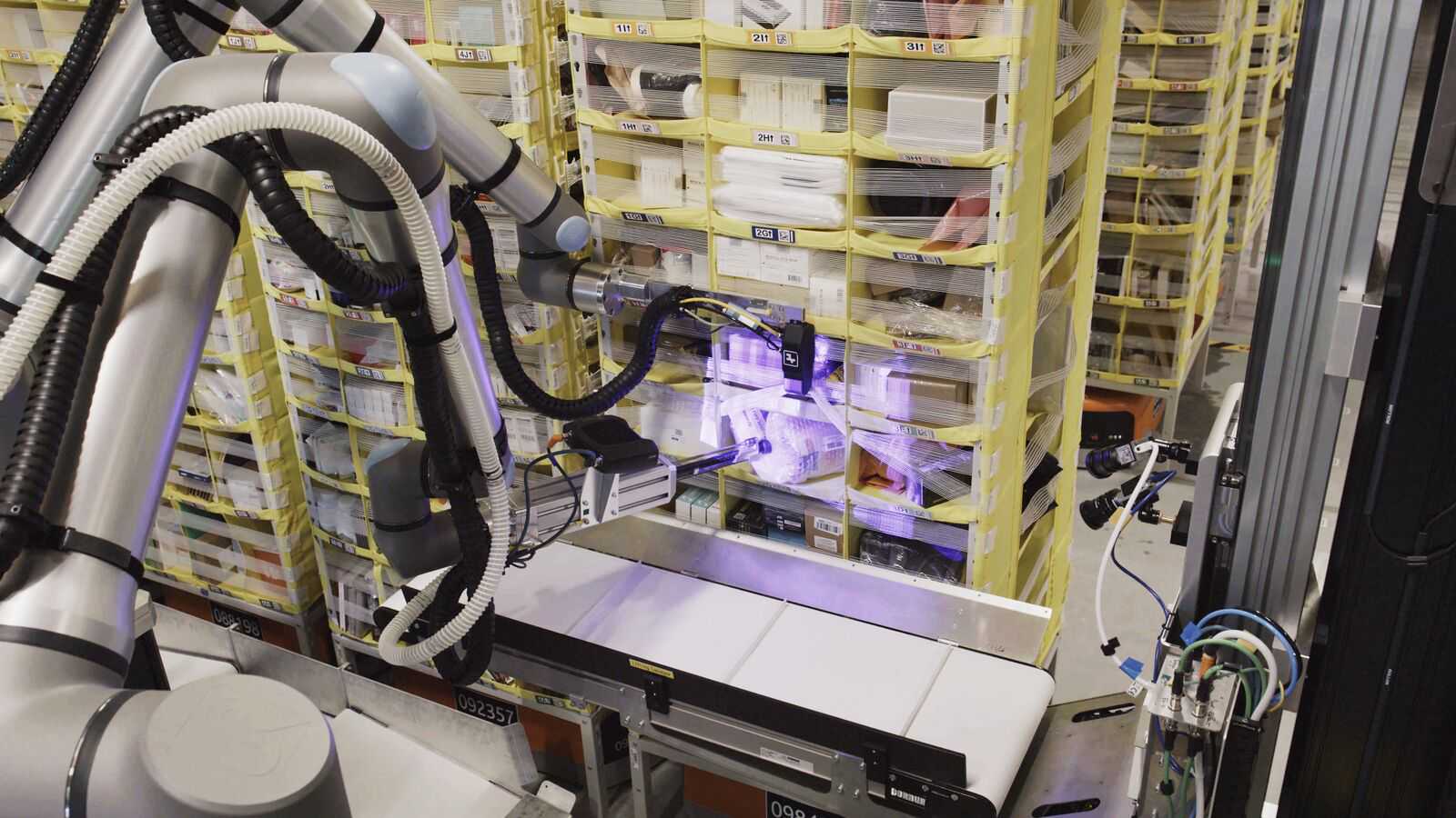 亚马逊推出首款触觉仓库机器人Vulcan，加码仓储自动化